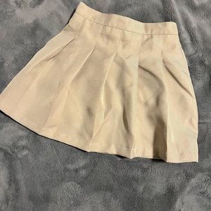 Girls Izod school wear size 6 skirt with built in shorts
